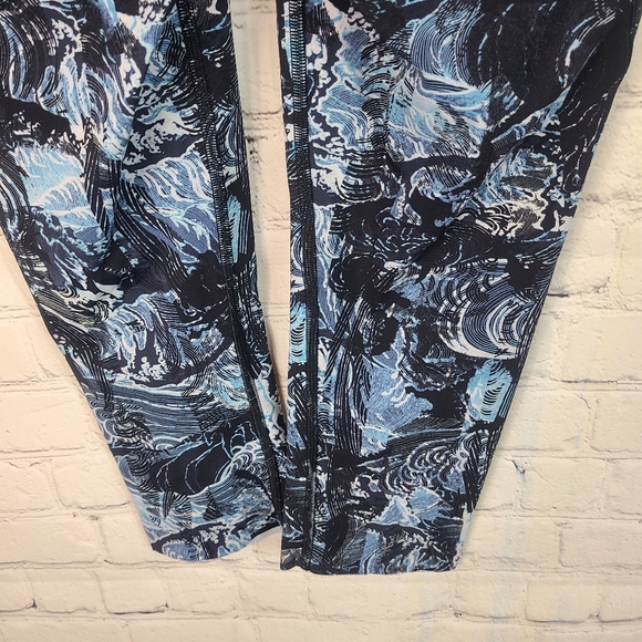 Lululemon F & F Crop II size 6 - Picture 8 of 10